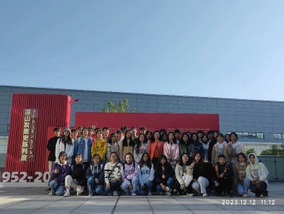 金融工程专业宣传照片4-23金融1参观凉山发展史陈列馆 金融工程专业宣传照片4-23金融1参观凉山发展史陈列馆