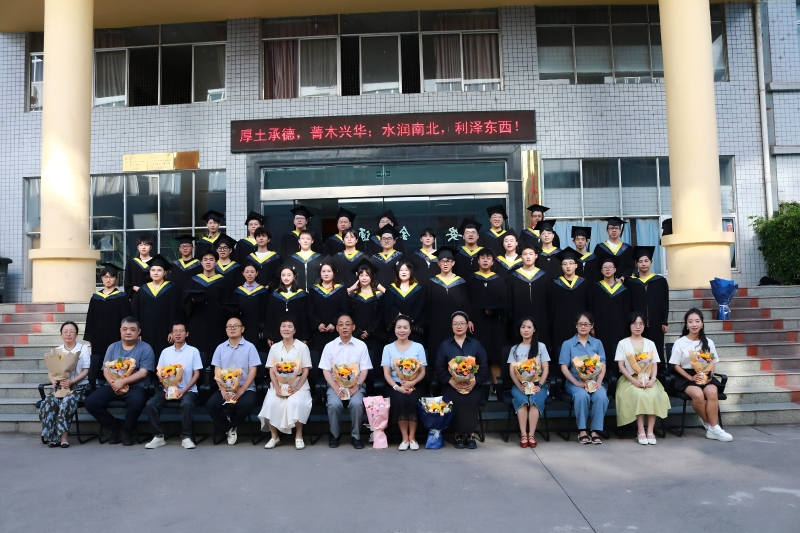 22水电2班毕业合影 22水电2班毕业合影